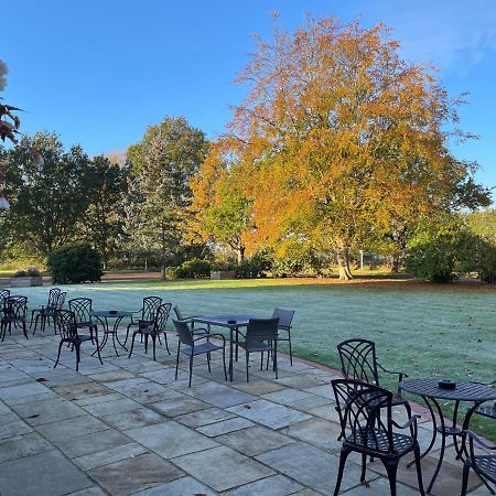 Hadlow Manor Hotel Exterior photo