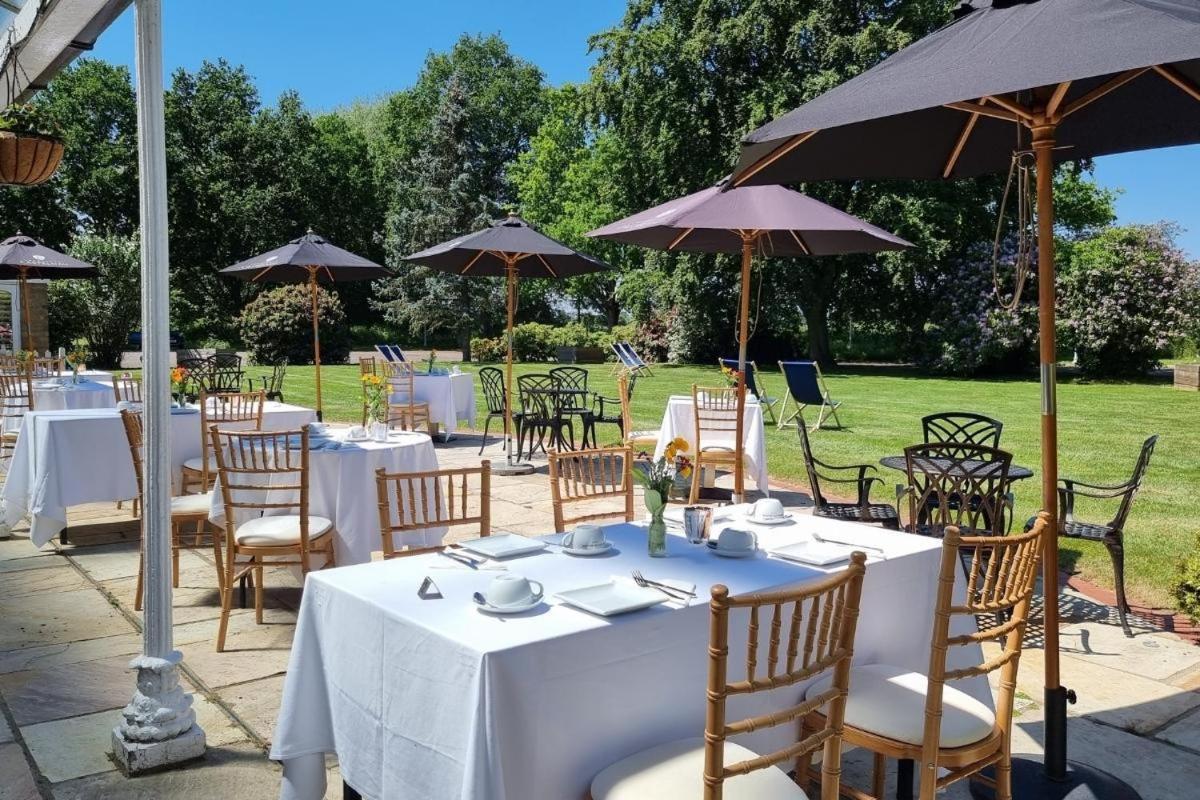 Hadlow Manor Hotel Exterior photo