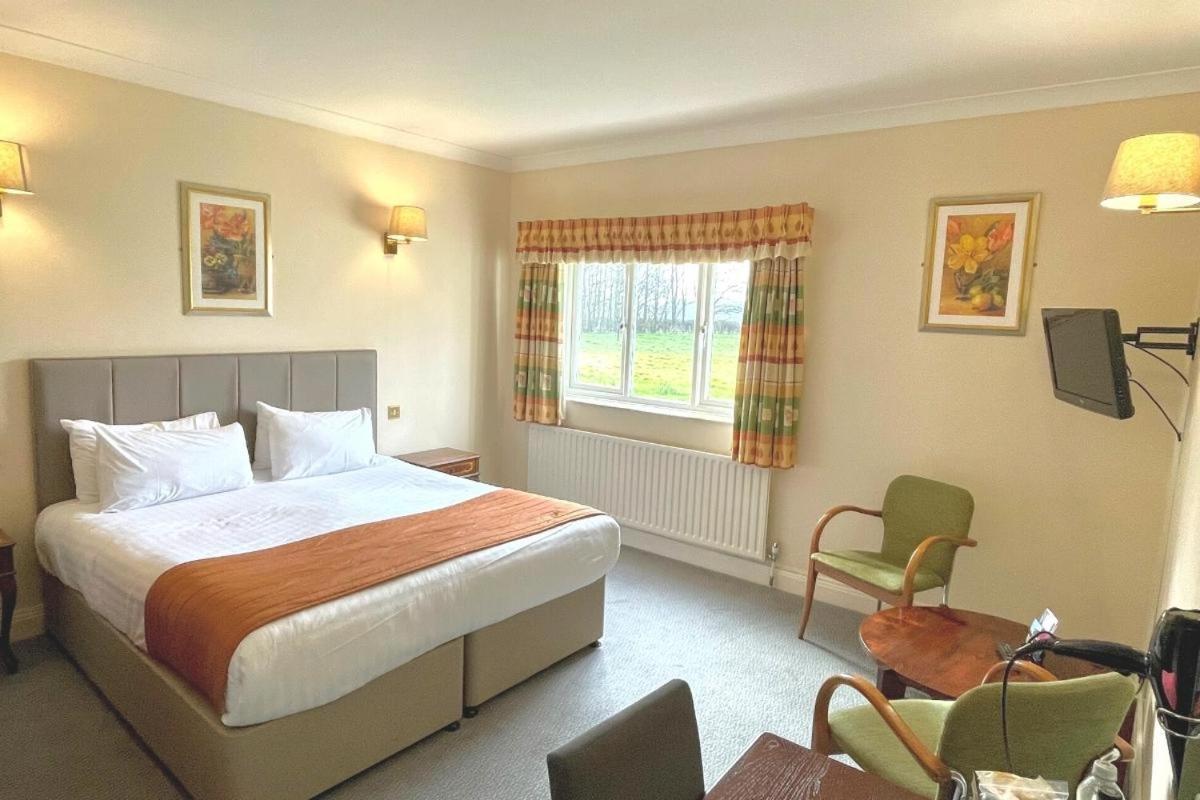 Hadlow Manor Hotel Room photo