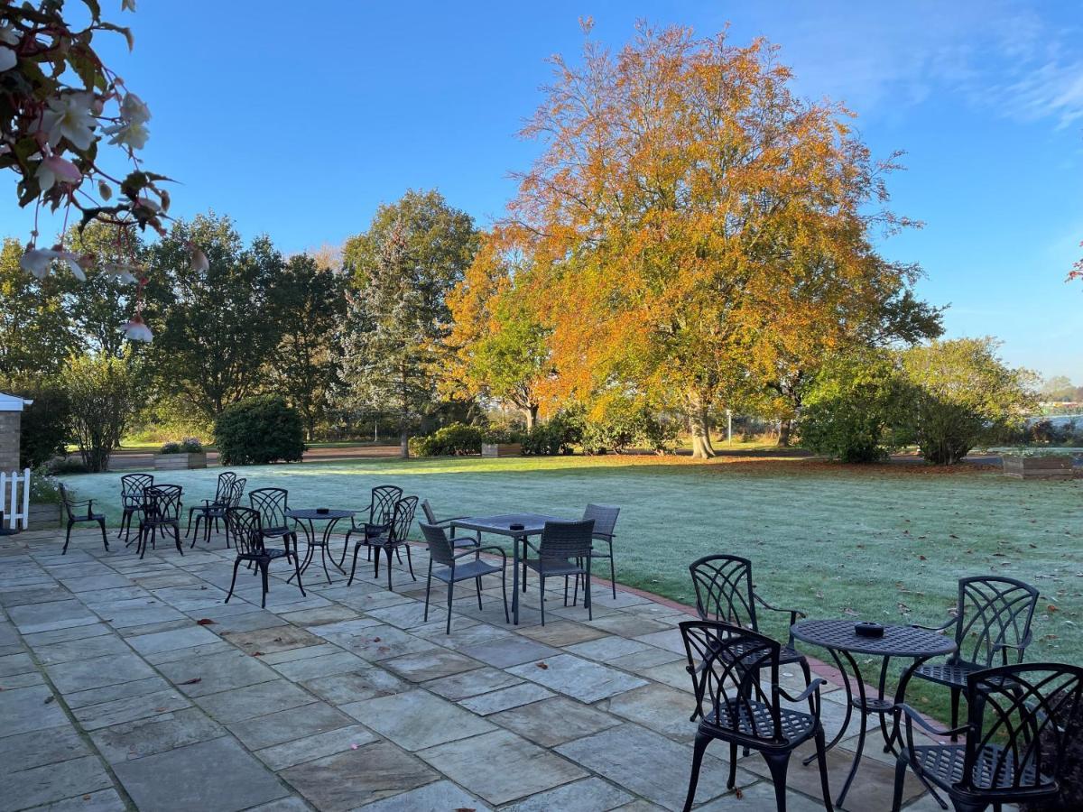 Hadlow Manor Hotel Exterior photo