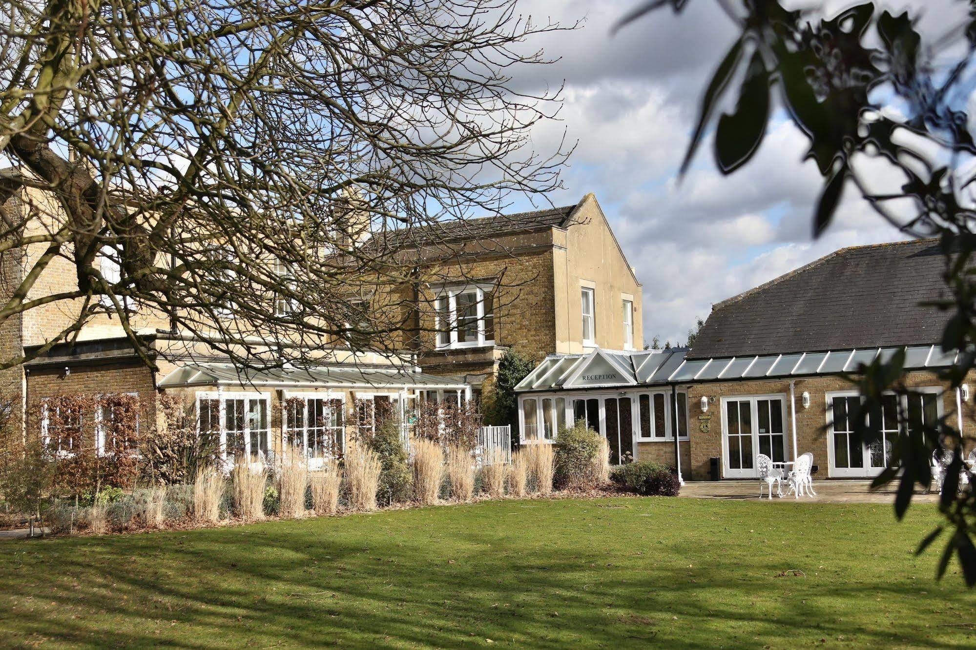 Hadlow Manor Hotel Exterior photo